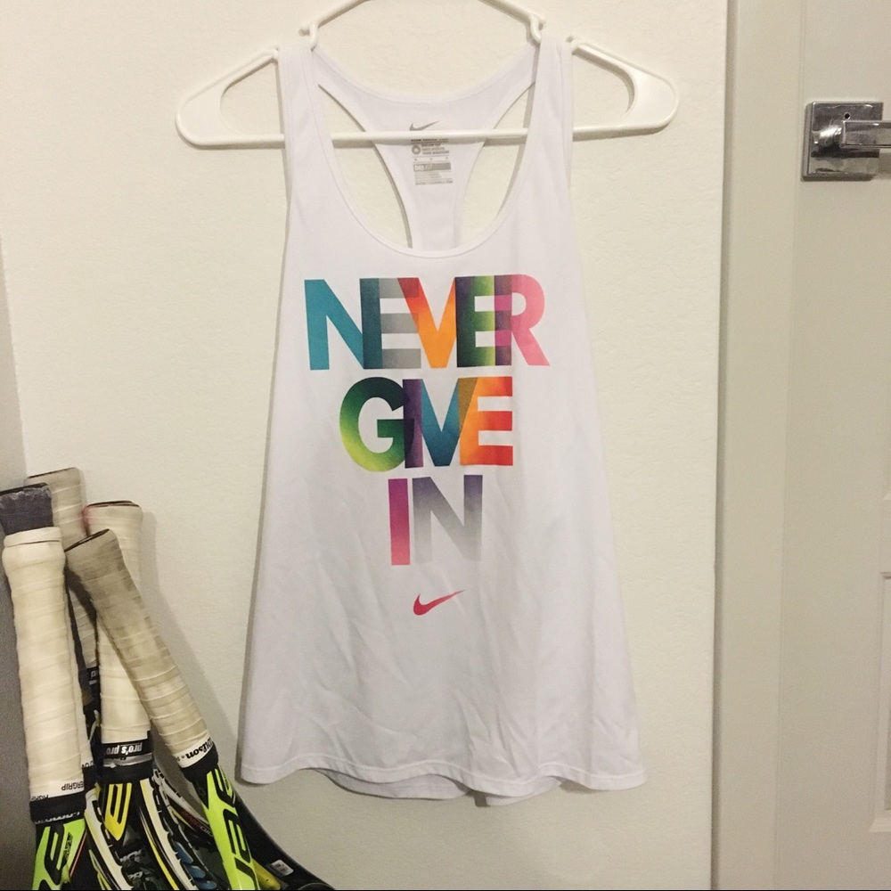 Nike “NEVER GIVE IN” tank top ✔️